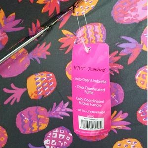 Betsey Johnson Accessories - Betsey Johnson Pineapple Pattern Auto Umbrella Betsey Johnson Accessories - Betsey Johnson Pineapple Pattern Auto Umbrella